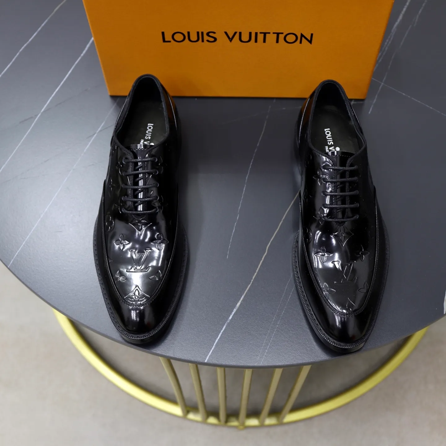 Men's shoes: 280🙅‍♂️🙅‍♂️🙅‍♂️Niuli Brand: LV Louis Vuitton Size: 39-44 (38, 45, 46 can be customized) Level: Counter classic Material: Original soft cowhide upper Comfortable cowhide lining Original lightweight outsole Style category: Formal business casual driving leather shoes Color: Color of the actual picture